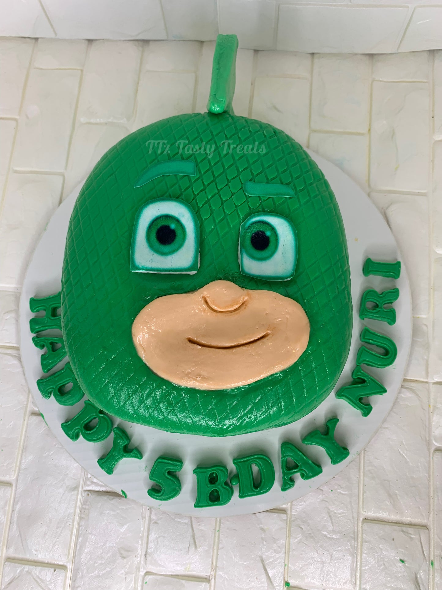 Gekko themed cake(pick up only)