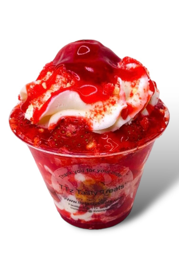 Strawberry crunch cake in a cup