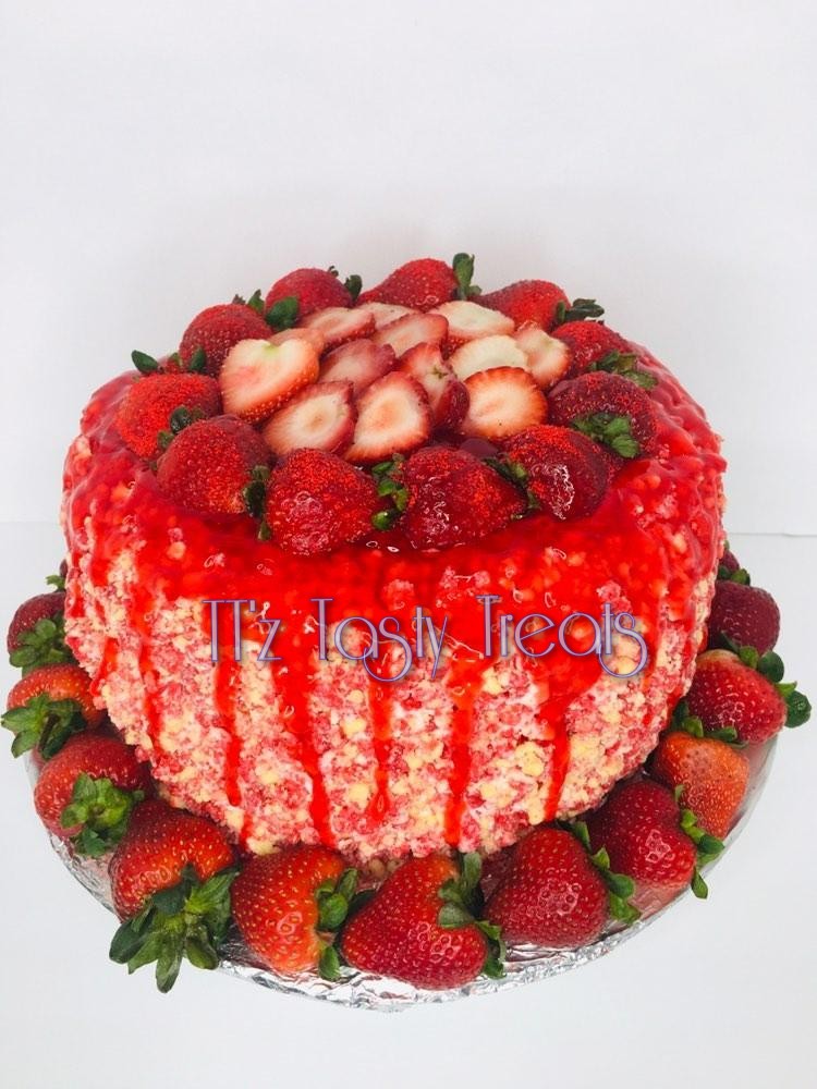 Strawberry Cheesecake Crunch cake (pick up only) - TTz Tasty Treats