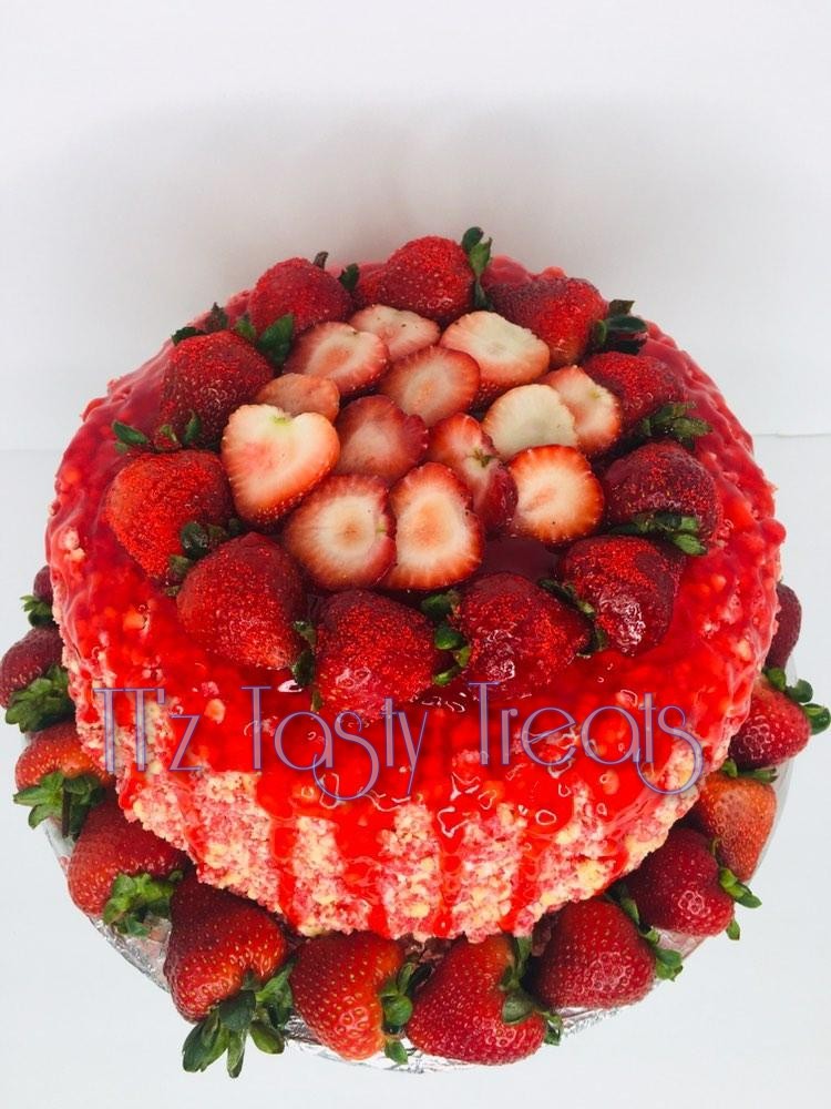 Strawberry Cheesecake Crunch cake (pick up only) - TTz Tasty Treats