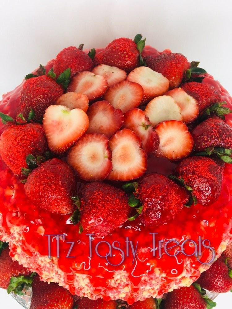 Strawberry Cheesecake Crunch cake (pick up only) - TTz Tasty Treats